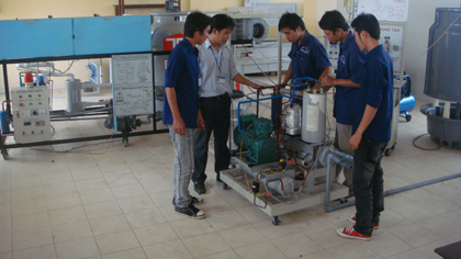 Students at a vocational training class (Photo: Huu Chi)