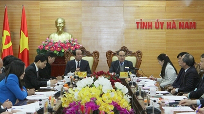 President of the Vietnam Fatherland Front Nguyen Thien Nhan at a working session with local authorities (Source: VNA)