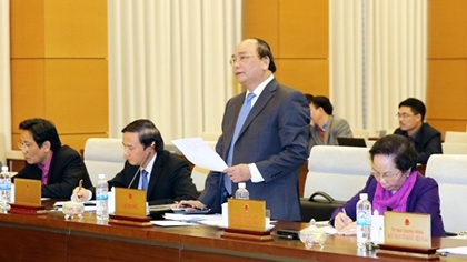 Deputy PM Nguyen Xuan Phuc speaking at the session (Credit: VGP)