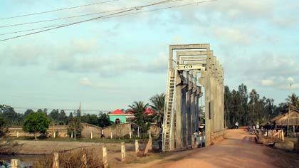 Proper irrigation helps Mekong Delta cope with water crisis (Photo: Huu Chi)