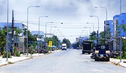 Đường Lê Văn Phẩm nối dài, giai đoạn 1 đang thi công phần còn lại sau khi hoàn tất công tác giải phóng mặt bằng.