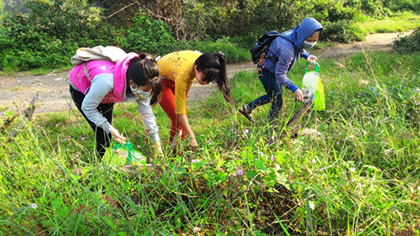 Young people collecting garbage on Son Tra Peninsula in central Vietnam.