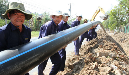 Nhiều dự án cấp nước sinh hoạt cho khu vực phía Đông đã được cấp tốc triển khai.