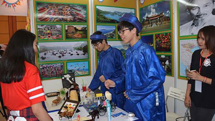 Vietnamese students participate in international cultural festival in Cambodia