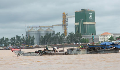 Kiên quyết chấn chỉnh tình trạng khai thác cát sông trái phép.