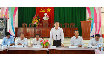 Chủ tịch UBND tỉnh Lê Văn Hưởng phát biểu tại buổi làm việc tại xã Lương Hòa Lạc.