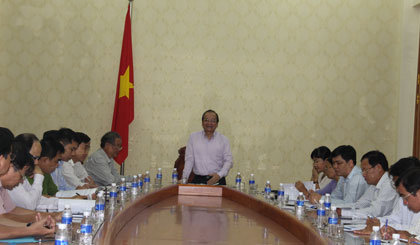  Ông Trần Thanh Đức, Phó Chủ tịch UBND tỉnh  phát biểu chỉ đạo tại buổi họp.
