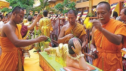 Part of Buddha bathing ritual - Illustrative image (Source: Internet)