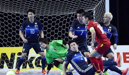 Futsal Việt Nam (áo đỏ) từng làm nên kỳ tích trước nhà vô địch châu Á Nhật Bản. (Ảnh: VFF)