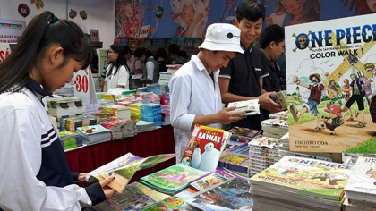 The Book Festival attracts a large number of readers, particularly young people. (Credit: dantri.com.vn)