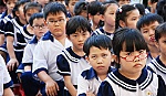 Tật khúc xạ tấn công học đường