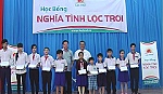 Tặng 73 suất học bổng 