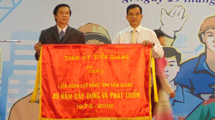 On April 29, at the provincial convention Center, the Provincial Party Committee, People’s Council, People’s Committee and Vietnamese Fatherland Front Committee solemnly held the anniversary of 41 years of the South liberation and nation unification