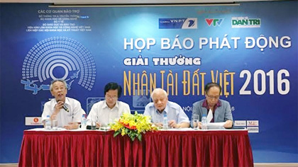 At the press brief to launch the 2016 Vietnamese Talent Awards. (Credit: qdnd.vn)