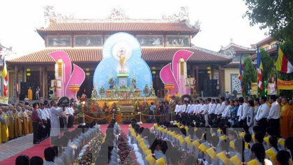 At a ceremony in Thua Thien - Hue province celebrating Lord Buddha’s 2,558th birthday (Photo: VNA)