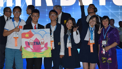 Vietnamese students at the Intel ISEF 2016