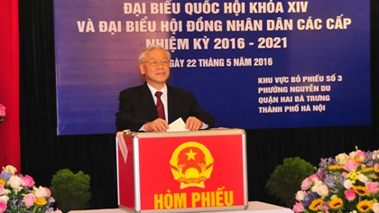 arty leader Nguyen Phu Trong going to the polls in Nguyen Du ward's polling station, Hanoi. (Photo: CPV)