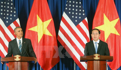 Chủ tịch nước Trần Đại Quang (bên phải) và Tổng thống Barack Obama tại cuộc họp báo. Ảnh: Nhan Sáng/TTXVN