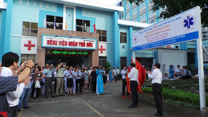 The launching ceremony of the GPS connected satellite emergency healthcare station in Thu Duc district’s hospital (Credit: cand.com.vn)