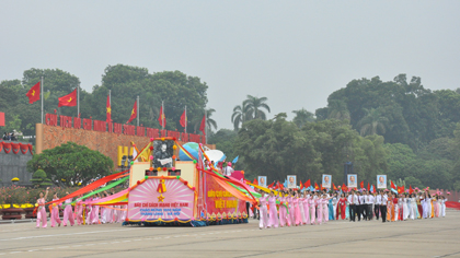 The press force paraded at the 1000th anniversary of Thang Long-Hanoi. Photo: Huu Chi