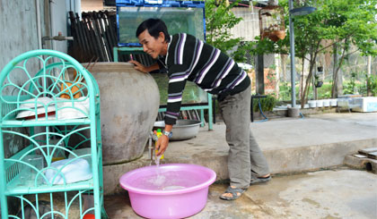 Người dân Tân Phú Đông vui mừng đón nhận nguồn nước BOO Đồng Tâm.