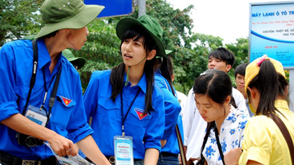 Nearly 13,000 volunteers join hands to support university entrants