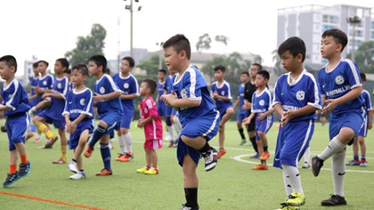 Over 4,000 children, coaches, managers and referees from 344 football teams will join Football for All in Vietnam (FFAV) in the central province on July 28-29. (Photo: thanhnien.vn)