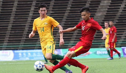 U16 Việt Nam (áo đỏ) đánh bại U16 Australia. (Nguồn: Post Sport)