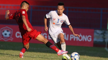 Hai Phong (red) suffer a humiliating 0-3 defeat at home to SHB Da Nang (white) on Sunday. (Credit: TNO)