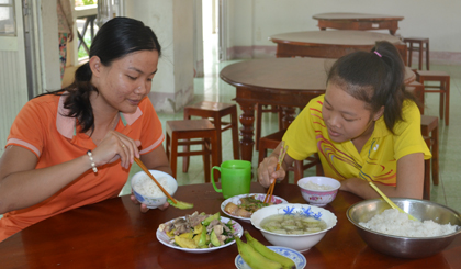 Một bữa ăn của VĐV tại bếp ăn.