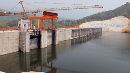 The low water level in a hydroelectricity reservoir (Source: VNA)