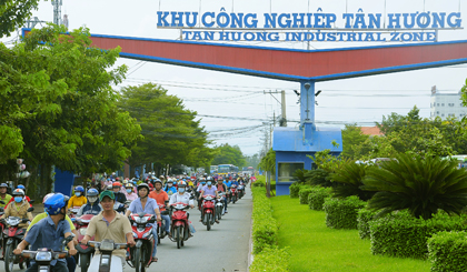 Công nhân KCN giờ tan ca.