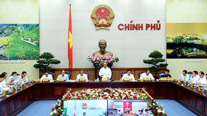 PM Nguyen Xuan Phuc chairs the online conference on August 17 to review administrative reform for 2011-2015 and deploy measures for the work during 2016-2020. (Credit: VGP)