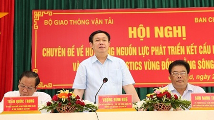 Deputy Prime Minister Vuong Dinh Hue addressing the conference (Photo: VGP)