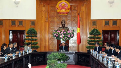 PM Nguyen Xuan Phuc hosts a working session with the Keidanren’s Japan-Vietnam Economic Committee in Hanoi on August 23. (Credit: NDO)