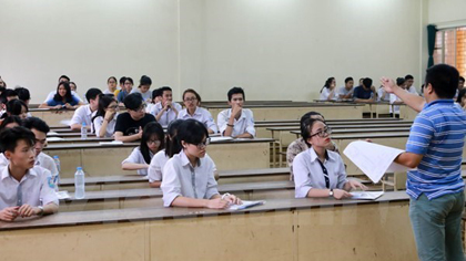 Students prepare to take the national examination whose results also decide their university enrolment chances (Photo: VNA)