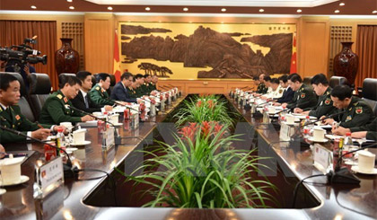 Đoàn đại biểu quân sự cấp cao Việt Nam hội đàm với đoàn đại biểu quân sự cấp cao Trung Quốc. Ảnh: Hải Yến/TTXVN