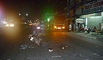 Tông vào xe tải đang quay đầu, 1 thanh niên tử vong
