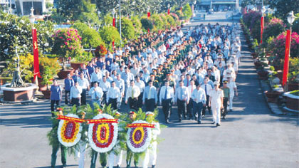 The delegation laid a wreath at the the provincial Martyrs Cemetery.