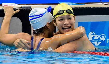 Vận động viên Trịnh Thị Bích Như giành Huy chương vàng tại ASEAN Para Games 2011. Nguồn: Swimming World Magazine/TTXVN