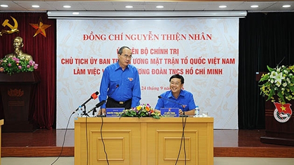 President of the Vietnamese Fatherland Front Nguyen Thien Nhan at the meeting with the Youth Union Font