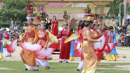 Cham traditional performance at the festival (Photo: sggp.org.vn)