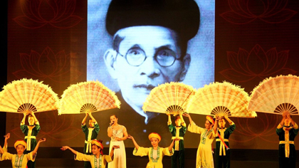 A performance at the ceremony to mark the 140th birthday of Huynh Thuc Khang