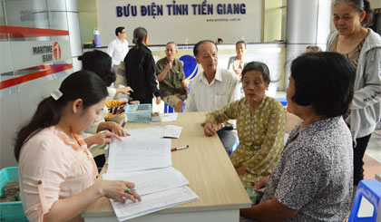 Chi trả lương hưu tại Bưu điện tỉnh Tiền Giang - doanh nghiệp nhà nước thuộc Bộ Thông tin - Truyền thông.