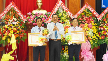 Deputy Chairman of PPC Le Van Nghia awarded the Certificate of Typical entrepreneurs in 2016.