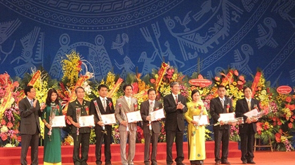 The professors and associate professors honoured in 2015