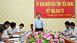 Chairman of the Provincial People's Committee Le Van Huong contacts with investors