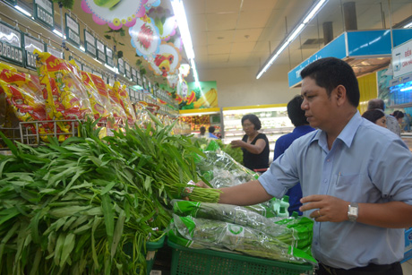 Under the programme, many supermarkets have launched promotional events providing customers with discounted prices on Vietnamese products. 