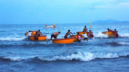 Rescuers join a Life-Saving Competition in the sea of Mỹ Khê in Đà Nẵng city. VNS