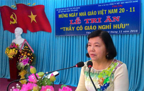 Nhà giáo Nhân dân, Tiến sĩ Đặng Huỳnh Mai, nguyên Thứ trưởng Bộ GD&ĐT, Phó Chủ tịch Trung ương Hội Cựu giáo chức Việt Nam phát biểu tại lễ tri ân.